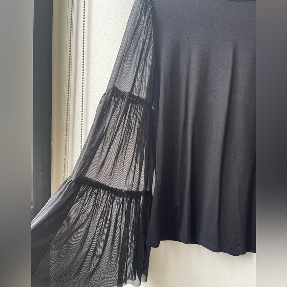 Vince Canuto Black Blouse with Sheer Sleeves. Size Small NWT - Picture 3 of 8